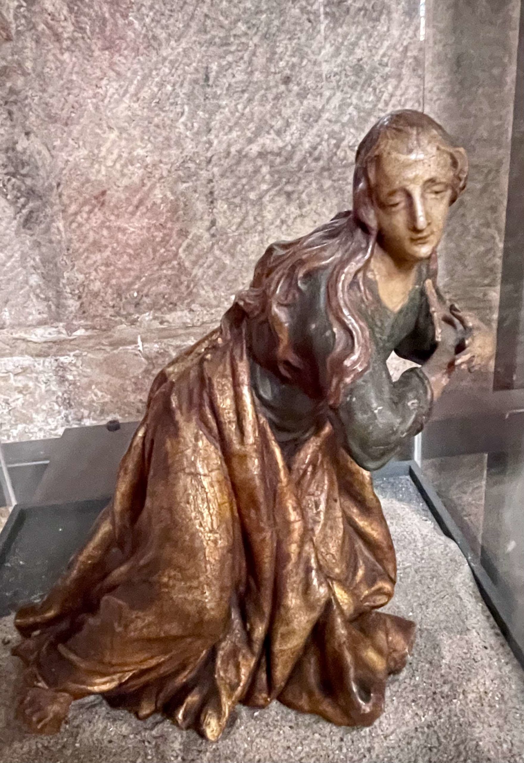 Statuette Religieuse Vierge Marie en Biscuit Porcelaine